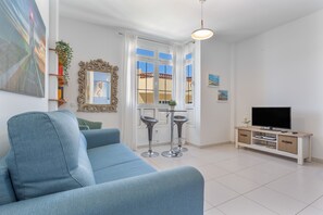 Living area - Beachfront Apartment in Tarajalejo with Sea Views (Tarajalejo)