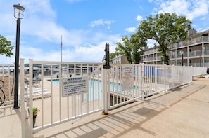 Pool - The Calm Cove - Near shopping and entertainment (Osage Beach)