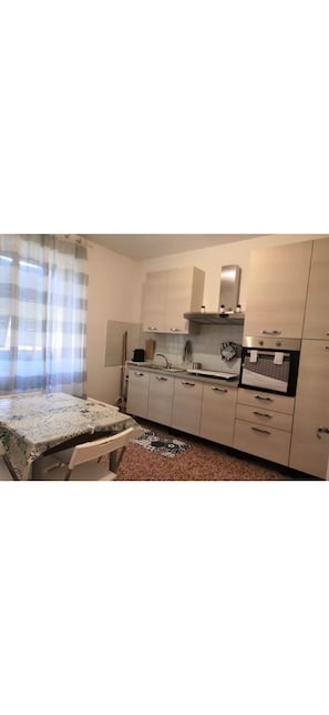 Private kitchen - The view of the harbor (Porto Santo Stefano)