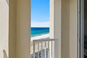 Property grounds - Gulf View, King Bed, Pools, Tiki Bar Small dogs ok (Panama City Beach)