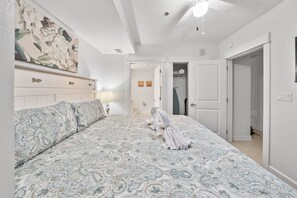 1 bedroom, iron/ironing board, free WiFi, bed sheets - Gulf View, King Bed, Pools, Tiki Bar Small dogs ok (Panama City Beach)