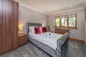 8 bedrooms, individually decorated, individually furnished, free WiFi - Hamble House (Southampton)