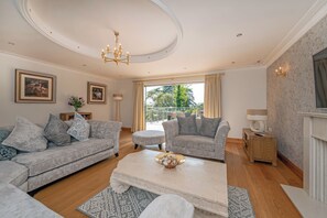 Living area - Hamble House (Southampton)