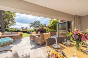 Outdoor dining - Hamble House (Southampton)