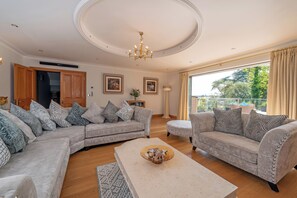 Living area - Hamble House (Southampton)