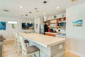 Fridge, microwave, oven, stovetop - Lookout at Paradise Point - Top Beachfront Spot! (Surfside Beach)