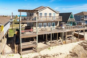 Exterior - Lookout at Paradise Point - Top Beachfront Spot! (Surfside Beach)