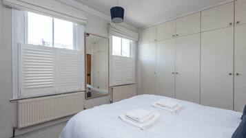 2 bedrooms, iron/ironing board, Internet, bed sheets
