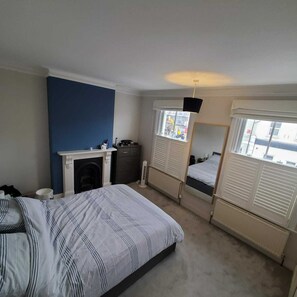 2 bedrooms, iron/ironing board, Internet, bed sheets - Charming 2BDR Terraced House with Garden Wimbledon (Greater London)