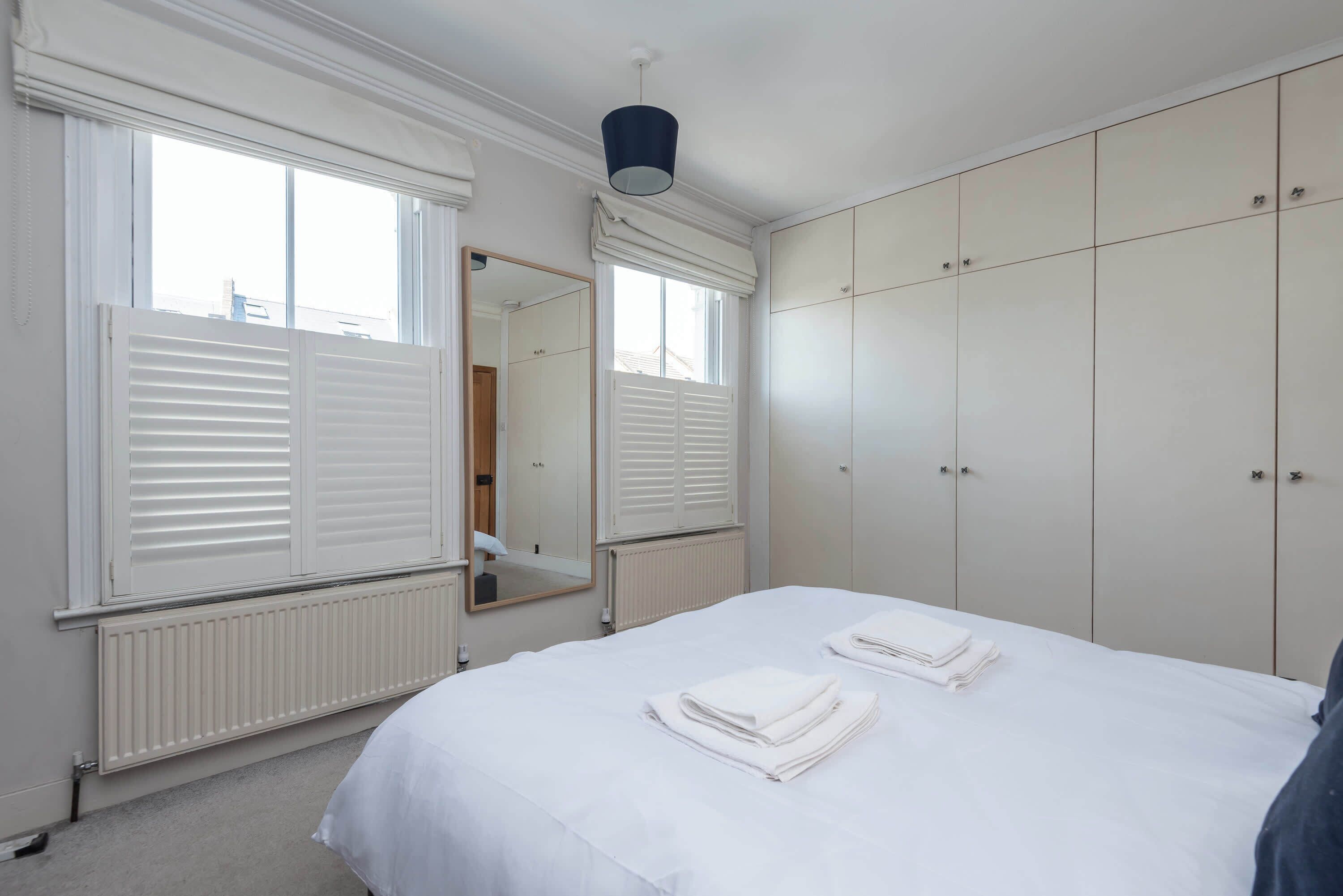 2 bedrooms, iron/ironing board, Internet, bed sheets