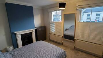 2 bedrooms, iron/ironing board, Internet, bed sheets