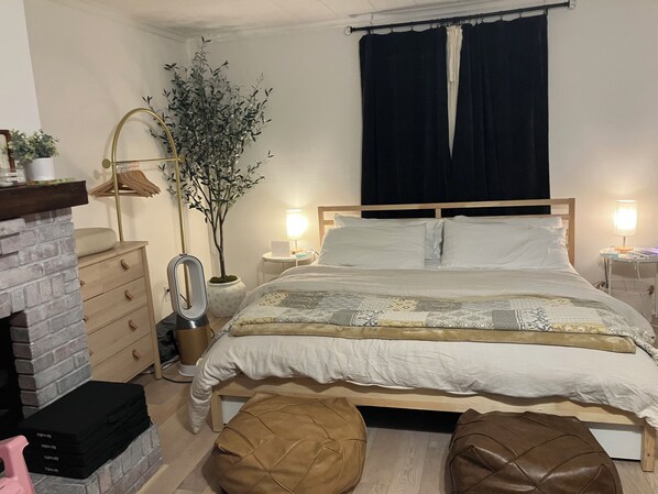 4 bedrooms, desk, travel cot, free WiFi