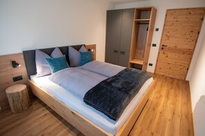 3 bedrooms, WiFi, bed sheets
