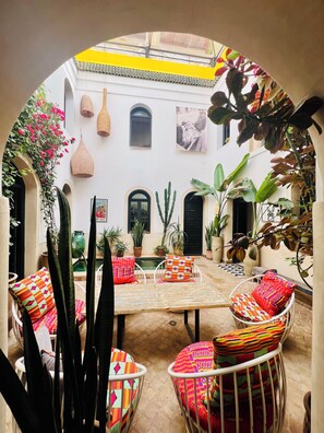 Outdoor dining - Riad Jeanne 1 (Marrakech)