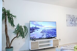 2 habitaciones, escritorio, tabla de planchar con plancha y wifi 