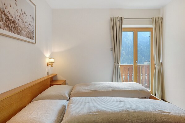 3 bedrooms, WiFi, bed sheets - Apartment "Unterzerunhof" with Mountain View, Shared Terrace, and Wi-Fi (Laion)