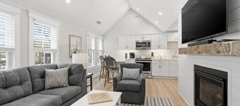 LUX on Main | Downtown | Parking | Sleeps 6, #203