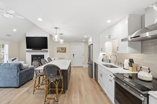 LUX on Main | Downtown | Parking | Sleeps 8, #202