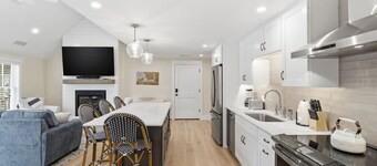 LUX on Main | Downtown | Parking | Sleeps 8, #202