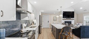 LUX on Main | Downtown | Parking | Sleeps 8, #204