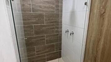 Driepersoonskamer | Badkamer