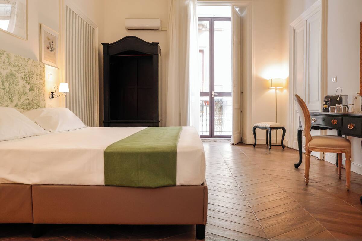 Superior Double Room | Desk, laptop workspace, blackout drapes, soundproofing