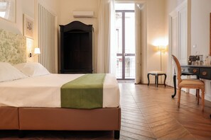 Superior Double Room | Desk, laptop workspace, blackout drapes, soundproofing - BERETTI HOME (Catania)