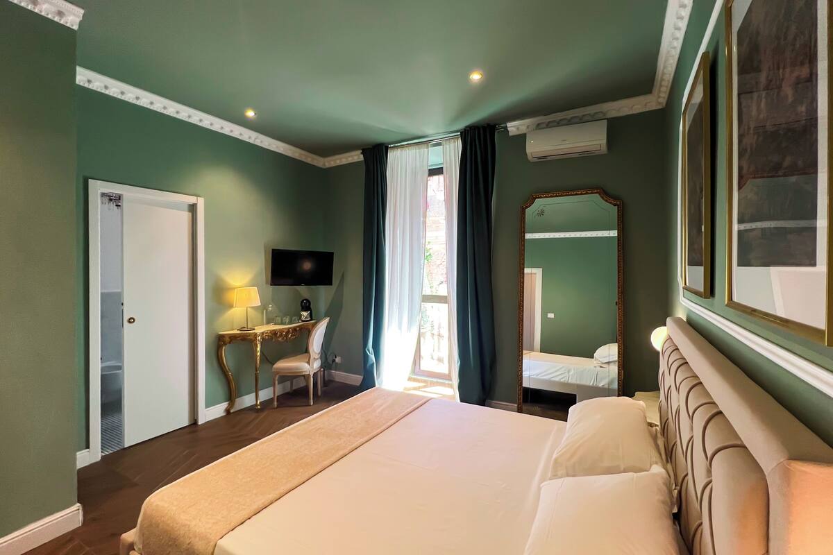 Deluxe Double Room, Balcony, Courtyard View | Desk, laptop workspace, blackout drapes, soundproofing