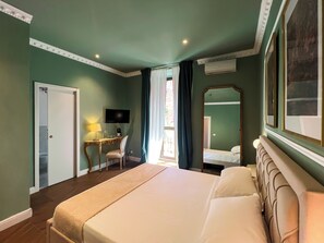 Deluxe Double Room, Balcony, Courtyard View | Desk, laptop workspace, blackout drapes, soundproofing - BERETTI HOME (Catania)