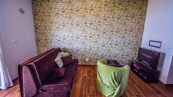 Apartment, 1 Bedroom, Smoking, Balcony | Living room