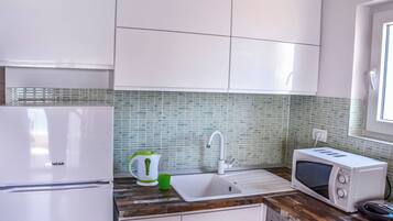 Apartment, 1 Bedroom, Smoking, Balcony | Private kitchen