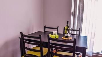 Apartment, 1 Bedroom, Smoking, Balcony | Dining room