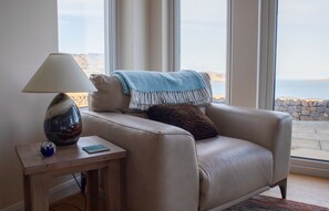 TV - Solas Alainn -  a detached house that sleeps 6 guests  in 3 bedrooms (Staffin)