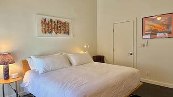 1 bedroom, iron/ironing board, internet, bed sheets