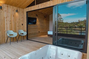 Chalet superior, balcón, vistas al lago | Interior