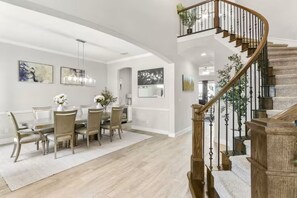 Interior - Luxury Stone Oak Hilltop Views/Theater & Game Room (San Antonio)