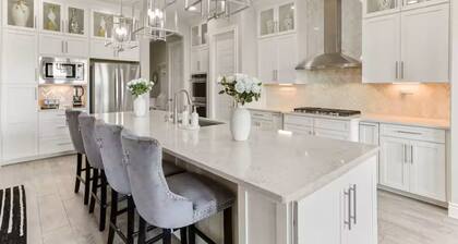 Luxury Stone Oak Hilltop Views/Theater & Game Room