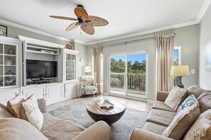TV - 2BR condo with pool view & beach access (Miramar Beach)