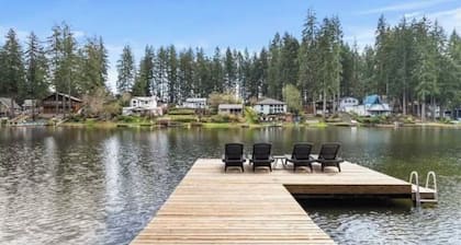 Peaceful & spacious 9-br cabin property on lovely Mason Lake perfect for groups