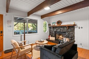 Cabane, balcon, vue montagne | Intérieur