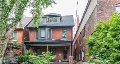 Cozy basement suite in Roncesvalles Parkdale Dundas west