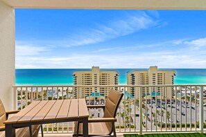 Outdoor dining - Resort Condo w/ Pools, Hot Tubs & Beach Access (Panama City Beach)