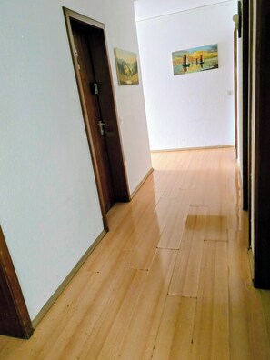 Room, 1 Bedroom | Hallway - Room-accommodation for Tradespeople - ne (Karlsbad)