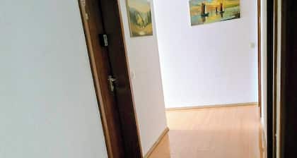 Room-accommodation for Tradespeople - ne