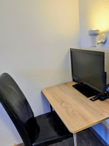 Room-accommodation for Tradespeople - ne