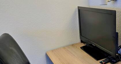 Room-accommodation for Tradespeople - ne