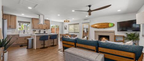 TV, fireplace
