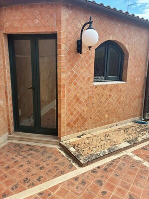 Exterior detail - Romano House (Carrozziere)