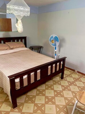 2 bedrooms, iron/ironing board, WiFi, bed sheets - Attractive 2-bedroom apartment with AC in  Loubiere. Easy bus access. (Loubiere)