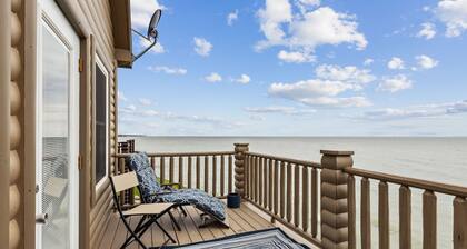 Timber Tides-Lake Front/HotTub/6 Min to GOTL Strip